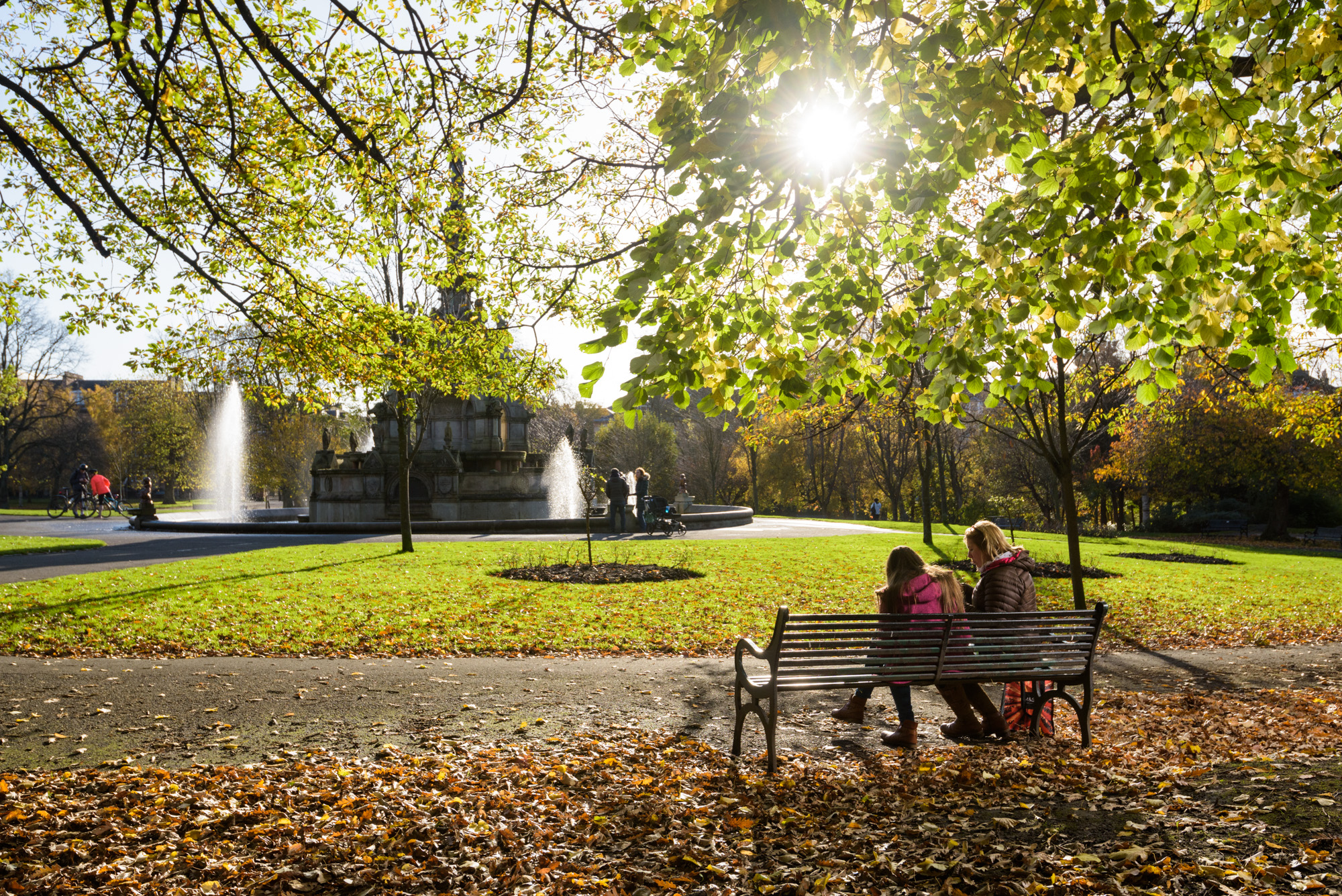 Having lunch in Kelvingrove Park, Glasgow, Scotland, for the Woodland Trust